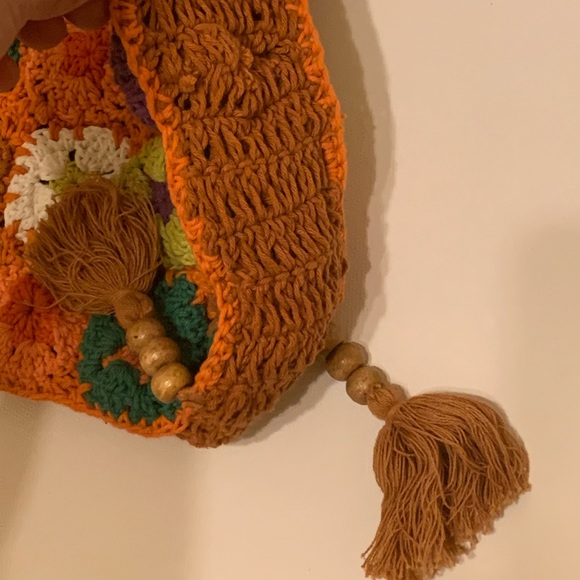 Urban Outfitters Floral Knit Crocheted Crossbody New without Tag @nfinitelyposh - Picture 4 of 4
